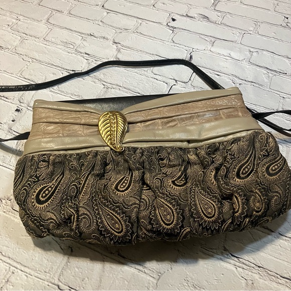 Cynthia Matthews Crossbody Purse - Picture 5 of 5